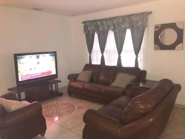 Casa Rosa Women's Hostal Miami