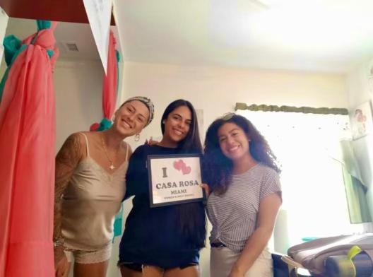 Casa Rosa All Women's Hostel Miami